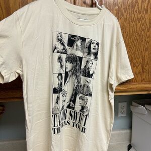 Taylor Swift The Eras Tour Cream Graphic Tee Womens size L